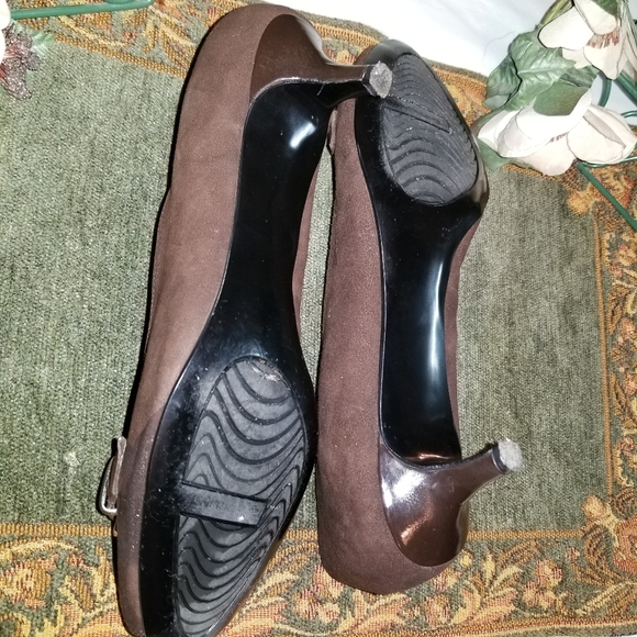 Shoes - Picture 3 of 4